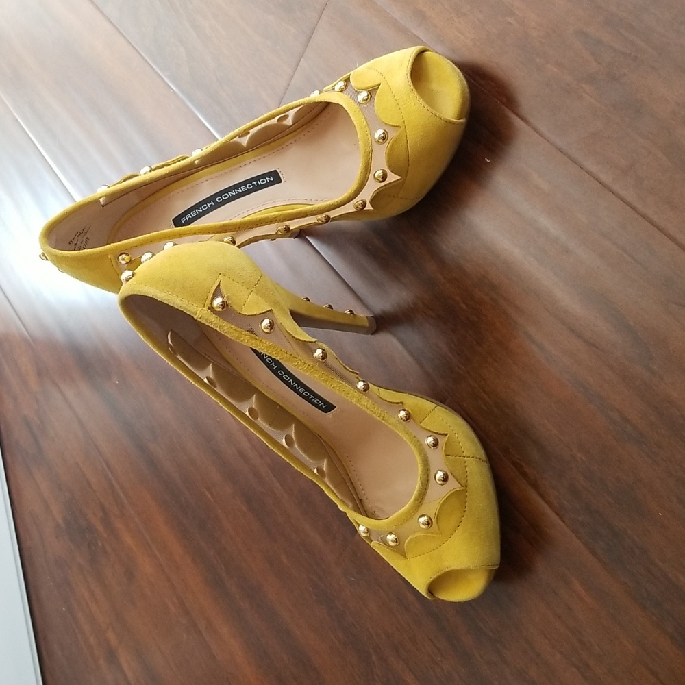 Beautiful Yellow French Connection high heel platform pumps size 37.5